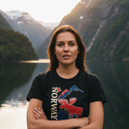 Frau mit schwarzem T-Shirt - Fjordlandschaft