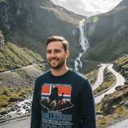 Mann mit Trollstigen Pullover - Bergstraße